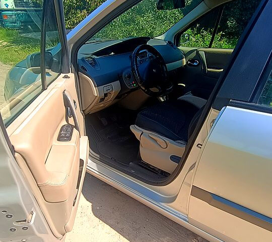 Серый Рено Сценик, объемом двигателя 1.6 л и пробегом 281 тыс. км за 4800 $, фото 4 на Automoto.ua