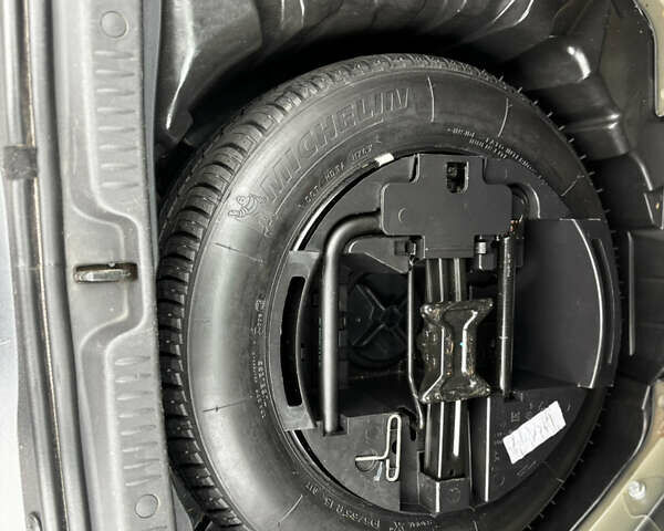 Серый Рено Сценик, объемом двигателя 1.6 л и пробегом 203 тыс. км за 5300 $, фото 11 на Automoto.ua