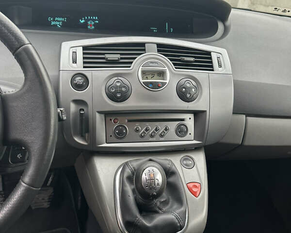 Серый Рено Сценик, объемом двигателя 1.9 л и пробегом 215 тыс. км за 5450 $, фото 15 на Automoto.ua