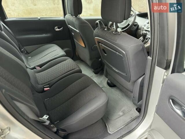 Серый Рено Сценик, объемом двигателя 1.6 л и пробегом 188 тыс. км за 4999 $, фото 9 на Automoto.ua