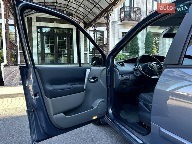 Рено Сценик 2007 в Виннице на Automoto.ua Серый Рено Сценик, объемом двигателя 2 л и пробегом 176 тыс. км за 6399 $, фото 58 на Automoto.ua