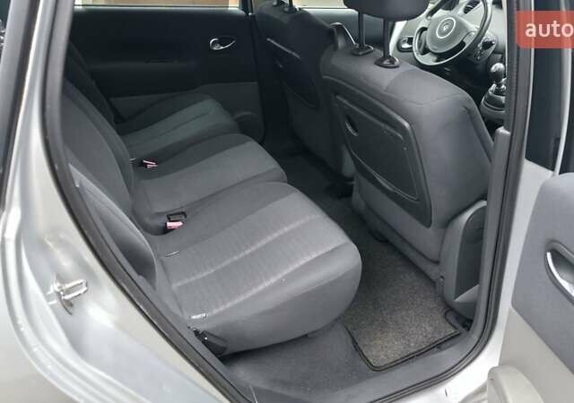 Серый Рено Сценик, объемом двигателя 1.6 л и пробегом 212 тыс. км за 6300 $, фото 31 на Automoto.ua