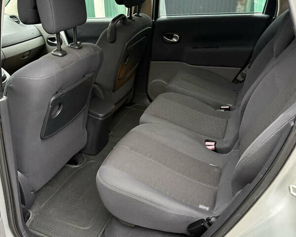 Серый Рено Сценик, объемом двигателя 1.6 л и пробегом 230 тыс. км за 5699 $, фото 48 на Automoto.ua