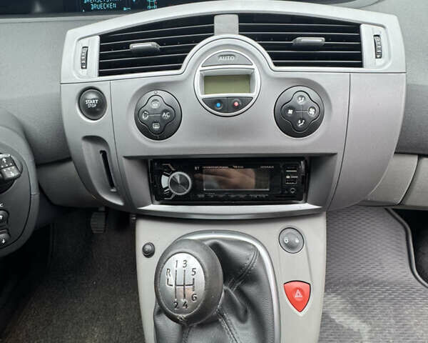 Серый Рено Сценик, объемом двигателя 1.6 л и пробегом 187 тыс. км за 5499 $, фото 15 на Automoto.ua