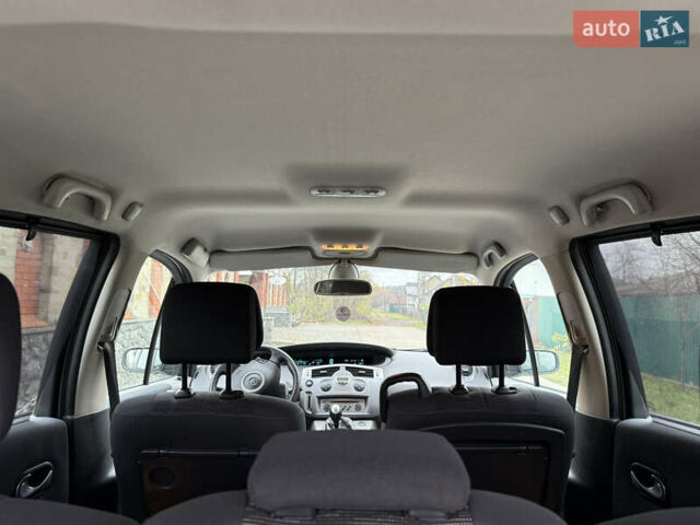 Серый Рено Сценик, объемом двигателя 1.6 л и пробегом 230 тыс. км за 5699 $, фото 55 на Automoto.ua