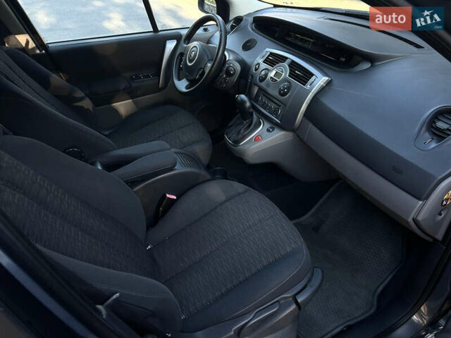 Рено Сценик 2007 в Виннице на Automoto.ua Серый Рено Сценик, объемом двигателя 2 л и пробегом 176 тыс. км за 6399 $, фото 57 на Automoto.ua