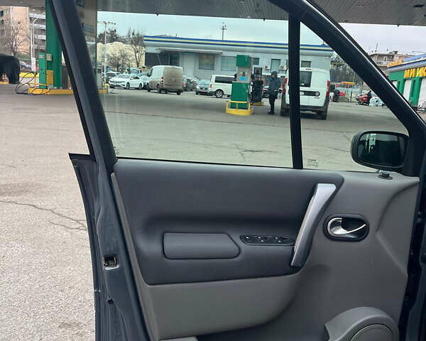 Серый Рено Сценик, объемом двигателя 1.6 л и пробегом 181 тыс. км за 5600 $, фото 16 на Automoto.ua