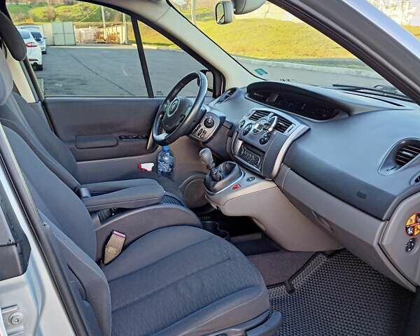 Сірий Рено Сценік, об'ємом двигуна 1.5 л та пробігом 303 тис. км за 5700 $, фото 10 на Automoto.ua