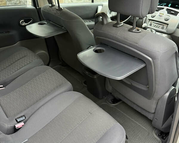 Серый Рено Сценик, объемом двигателя 1.6 л и пробегом 230 тыс. км за 5699 $, фото 52 на Automoto.ua