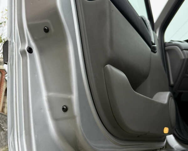 Серый Рено Сценик, объемом двигателя 1.6 л и пробегом 230 тыс. км за 5699 $, фото 63 на Automoto.ua