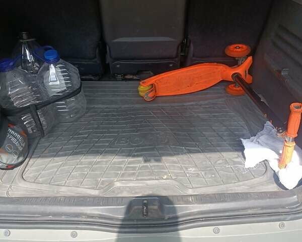 Сірий Рено Сценік, об'ємом двигуна 1.6 л та пробігом 206 тис. км за 5250 $, фото 8 на Automoto.ua