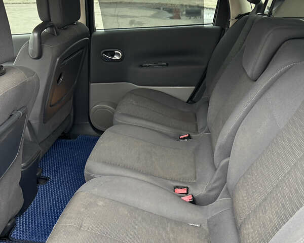 Серый Рено Сценик, объемом двигателя 1.98 л и пробегом 250 тыс. км за 5500 $, фото 13 на Automoto.ua