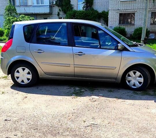 Серый Рено Сценик, объемом двигателя 1.5 л и пробегом 206 тыс. км за 2661 $, фото 6 на Automoto.ua