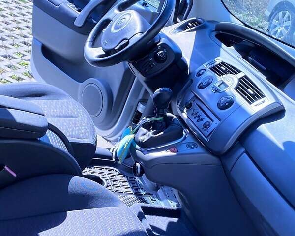 Серый Рено Сценик, объемом двигателя 1.6 л и пробегом 140 тыс. км за 6000 $, фото 5 на Automoto.ua