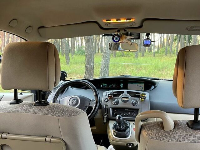 Серый Рено Сценик, объемом двигателя 1.5 л и пробегом 300 тыс. км за 4000 $, фото 7 на Automoto.ua