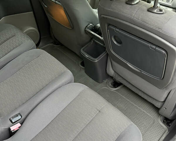 Серый Рено Сценик, объемом двигателя 1.6 л и пробегом 230 тыс. км за 5699 $, фото 50 на Automoto.ua