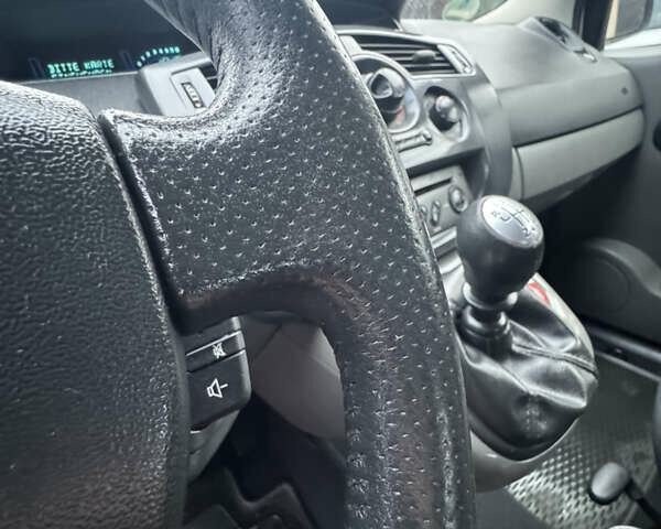 Серый Рено Сценик, объемом двигателя 1.6 л и пробегом 188 тыс. км за 4899 $, фото 16 на Automoto.ua