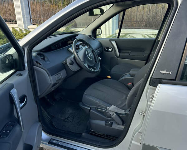 Серый Рено Сценик, объемом двигателя 1.6 л и пробегом 265 тыс. км за 4500 $, фото 19 на Automoto.ua