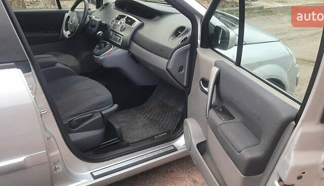 Серый Рено Сценик, объемом двигателя 1.6 л и пробегом 240 тыс. км за 5150 $, фото 22 на Automoto.ua