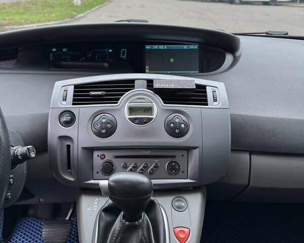 Серый Рено Сценик, объемом двигателя 1.98 л и пробегом 250 тыс. км за 5500 $, фото 11 на Automoto.ua