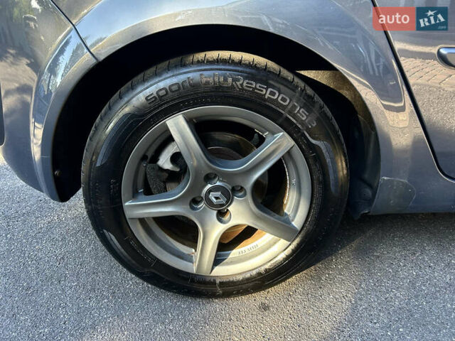 Рено Сценик 2007 в Виннице на Automoto.ua Серый Рено Сценик, объемом двигателя 2 л и пробегом 176 тыс. км за 6399 $, фото 51 на Automoto.ua