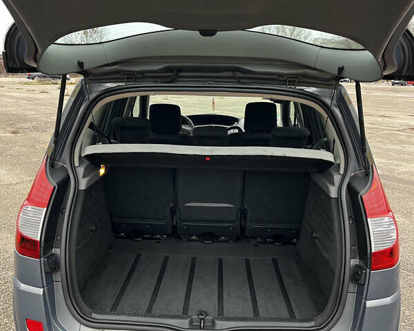 Серый Рено Сценик, объемом двигателя 1.6 л и пробегом 218 тыс. км за 5950 $, фото 28 на Automoto.ua