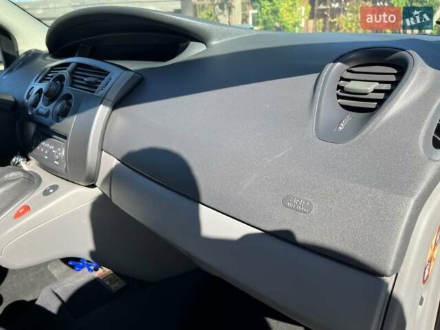 Сірий Рено Сценік, об'ємом двигуна 0 л та пробігом 204 тис. км за 5299 $, фото 94 на Automoto.ua