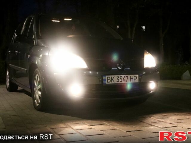 Серый Рено Сценик, объемом двигателя 1.5 л и пробегом 326 тыс. км за 4700 $, фото 1 на Automoto.ua