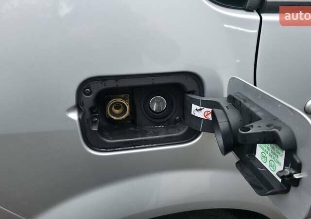 Серый Рено Сценик, объемом двигателя 1.6 л и пробегом 212 тыс. км за 6300 $, фото 13 на Automoto.ua