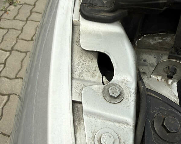 Серый Рено Сценик, объемом двигателя 1.6 л и пробегом 230 тыс. км за 5699 $, фото 90 на Automoto.ua