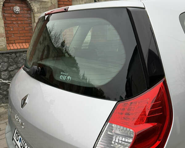 Серый Рено Сценик, объемом двигателя 1.6 л и пробегом 230 тыс. км за 5699 $, фото 75 на Automoto.ua