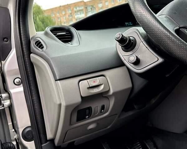 Серый Рено Сценик, объемом двигателя 1.6 л и пробегом 172 тыс. км за 5400 $, фото 10 на Automoto.ua