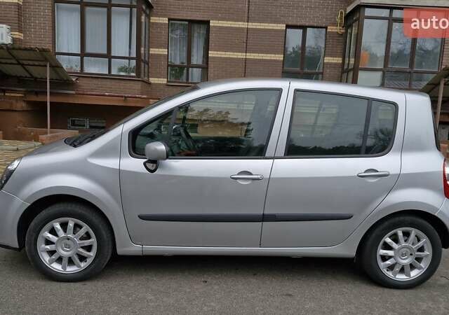 Серый Рено Сценик, объемом двигателя 1.6 л и пробегом 130 тыс. км за 6799 $, фото 2 на Automoto.ua