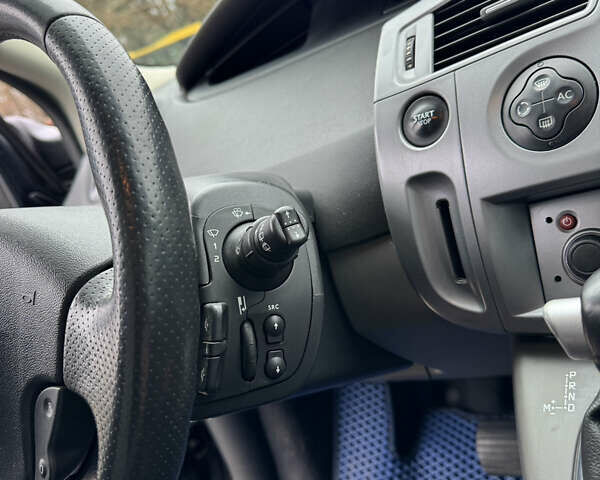 Серый Рено Сценик, объемом двигателя 1.98 л и пробегом 250 тыс. км за 5500 $, фото 9 на Automoto.ua