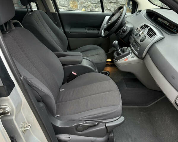 Серый Рено Сценик, объемом двигателя 1.6 л и пробегом 230 тыс. км за 5699 $, фото 44 на Automoto.ua