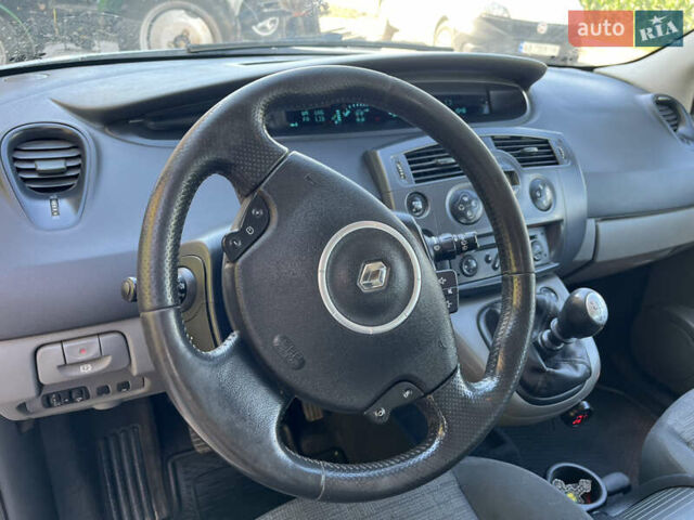 Серый Рено Сценик, объемом двигателя 1.6 л и пробегом 300 тыс. км за 5100 $, фото 4 на Automoto.ua
