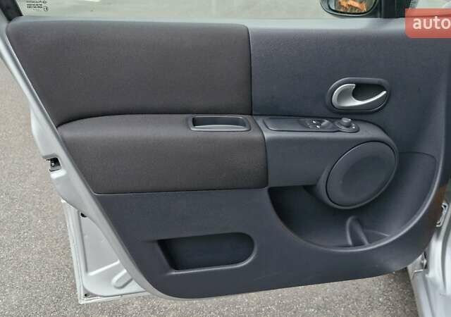 Серый Рено Сценик, объемом двигателя 1.6 л и пробегом 130 тыс. км за 6799 $, фото 13 на Automoto.ua