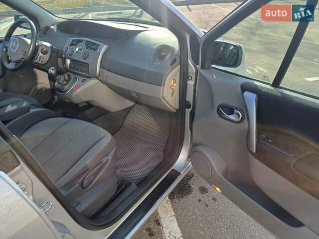 Сірий Рено Сценік, об'ємом двигуна 1.6 л та пробігом 250 тис. км за 5800 $, фото 9 на Automoto.ua