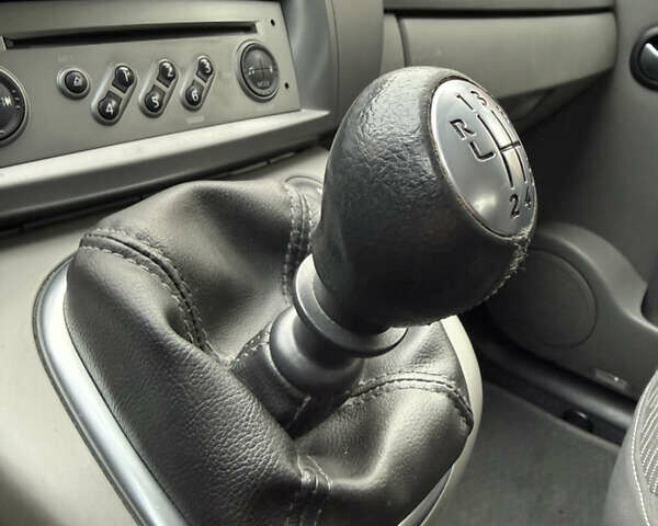 Серый Рено Сценик, объемом двигателя 1.6 л и пробегом 230 тыс. км за 5699 $, фото 38 на Automoto.ua