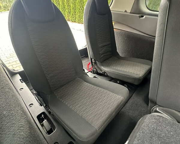 Серый Рено Сценик, объемом двигателя 1.9 л и пробегом 215 тыс. км за 5250 $, фото 19 на Automoto.ua