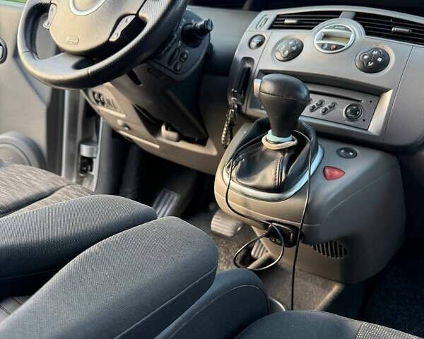 Серый Рено Сценик, объемом двигателя 1.87 л и пробегом 262 тыс. км за 5300 $, фото 13 на Automoto.ua