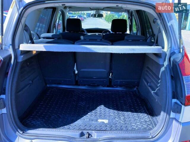 Серый Рено Сценик, объемом двигателя 1.6 л и пробегом 140 тыс. км за 6000 $, фото 3 на Automoto.ua