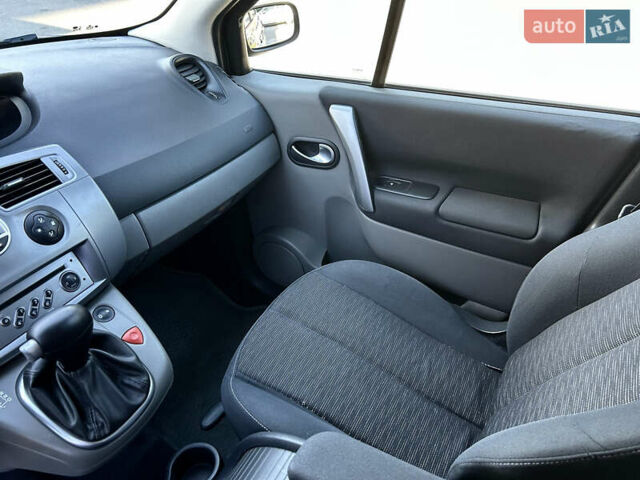 Рено Сценик 2007 в Виннице на Automoto.ua Серый Рено Сценик, объемом двигателя 2 л и пробегом 176 тыс. км за 6399 $, фото 64 на Automoto.ua
