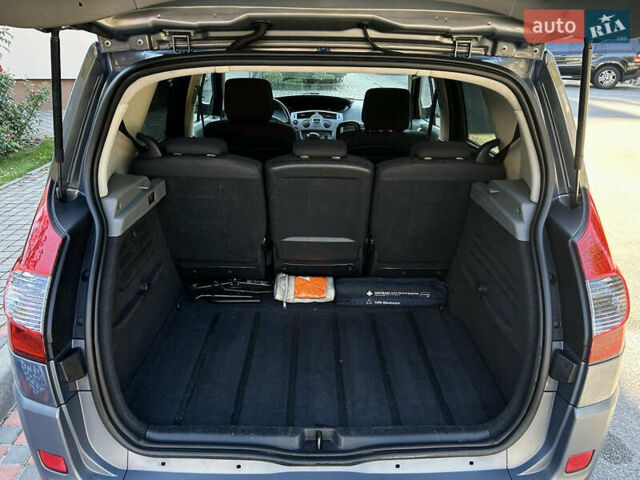 Рено Сценик 2007 в Виннице на Automoto.ua Серый Рено Сценик, объемом двигателя 2 л и пробегом 176 тыс. км за 6399 $, фото 46 на Automoto.ua