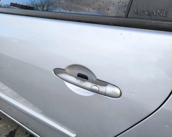 Сірий Рено Сценік, об'ємом двигуна 2 л та пробігом 210 тис. км за 6950 $, фото 17 на Automoto.ua