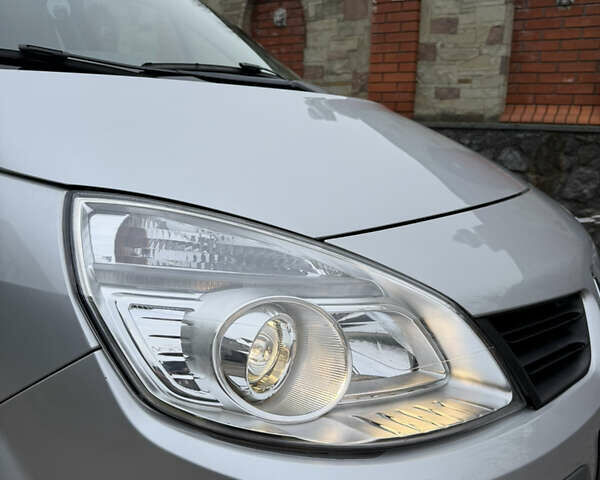 Серый Рено Сценик, объемом двигателя 1.6 л и пробегом 230 тыс. км за 5699 $, фото 85 на Automoto.ua