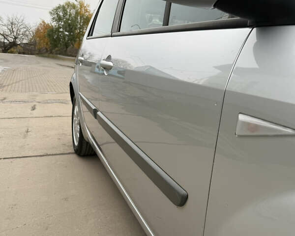 Серый Рено Сценик, объемом двигателя 1.6 л и пробегом 230 тыс. км за 5699 $, фото 71 на Automoto.ua