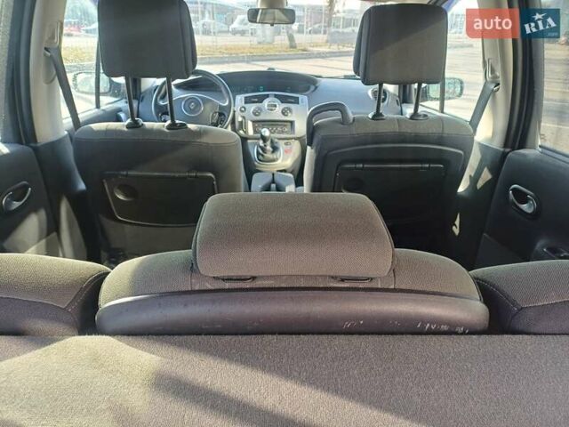 Сірий Рено Сценік, об'ємом двигуна 1.6 л та пробігом 250 тис. км за 5800 $, фото 17 на Automoto.ua