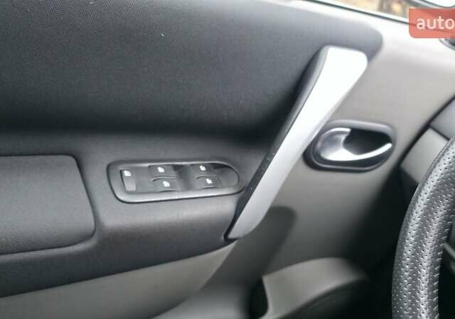 Серый Рено Сценик, объемом двигателя 1.6 л и пробегом 212 тыс. км за 6300 $, фото 38 на Automoto.ua