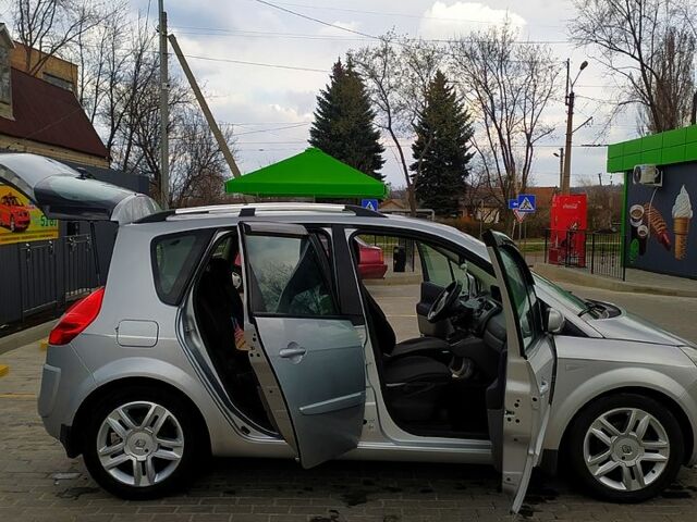 Рено Сценик 2007 в Черкассах на Automoto.ua Серый Рено Сценик, объемом двигателя 16 л и пробегом 175 тыс. км за 5400 $, фото 2 на Automoto.ua